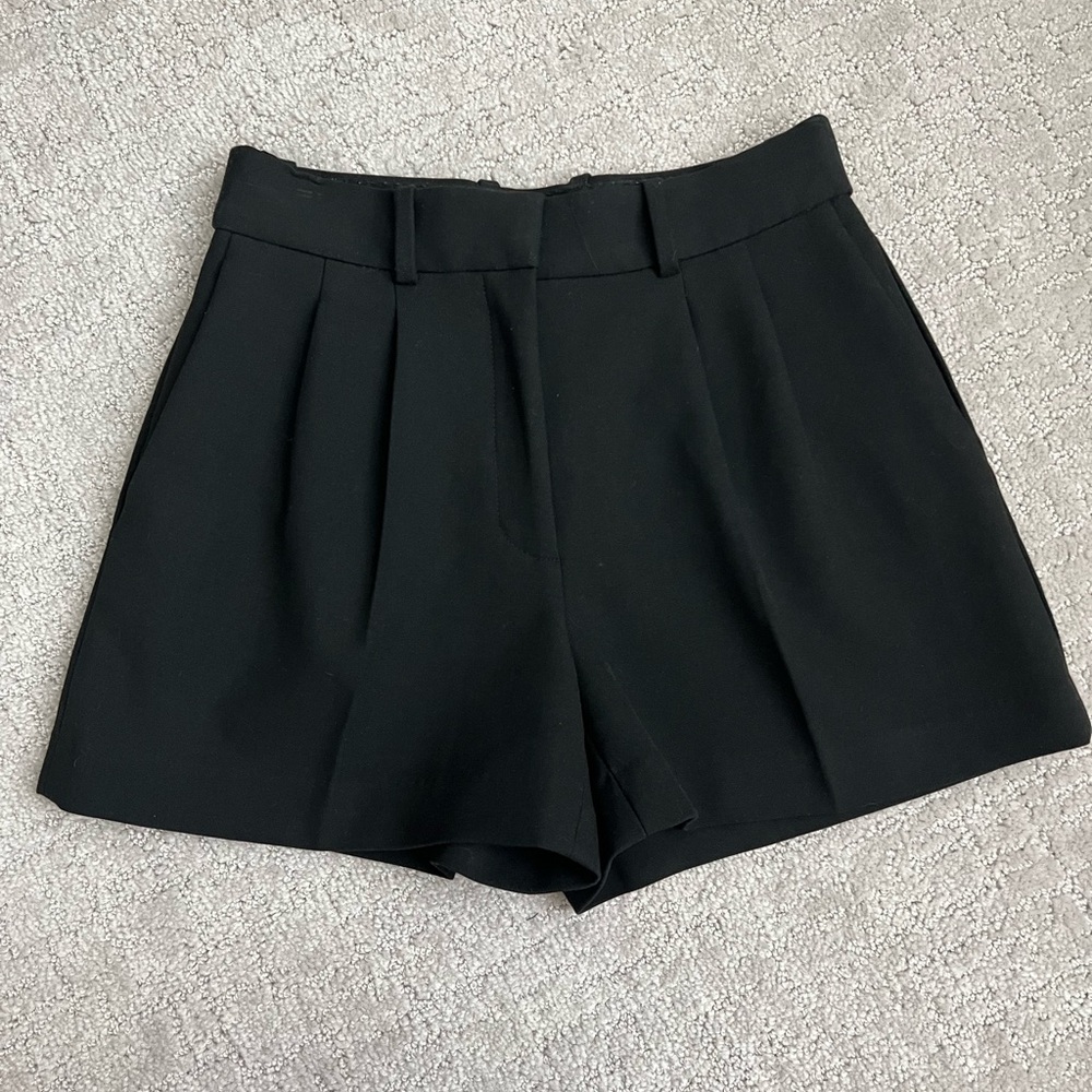 Aritzia Babaton pleated mini short Ressential